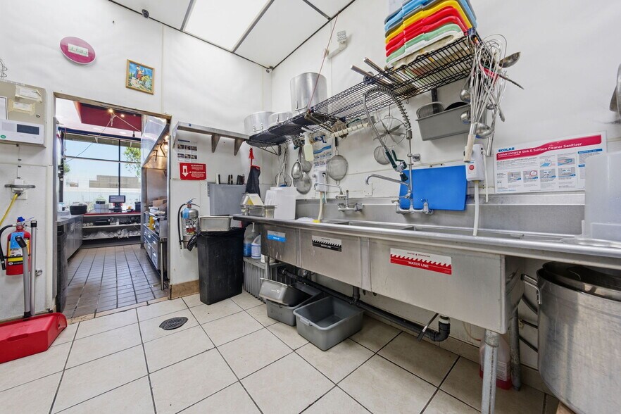 More Photos Of 410 N 11th Ave, Hanford General Retail For Sale