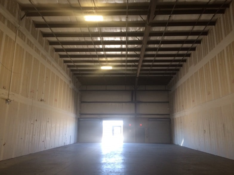 More Photos Of 11334 Boggy Creek Rd, Orlando Warehouse For Lease
