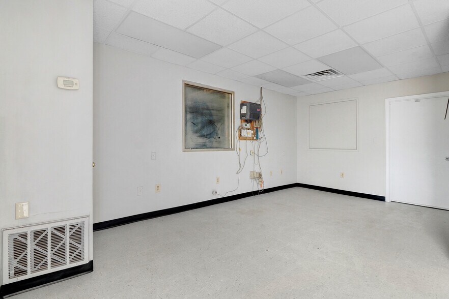 More Photos Of 5832 Lease Ln, Raleigh Manufacturing For Lease