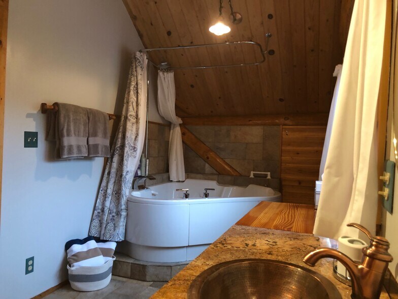 More Photos Of 465 Westover Rd, Two Harbors Specialty For Sale