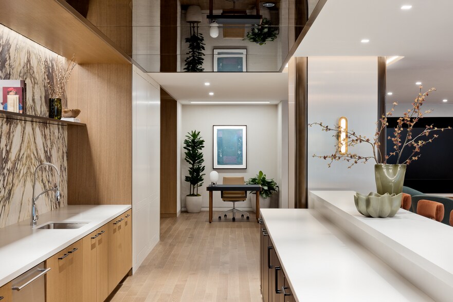 More Photos Of 560 Lexington Ave, New York Office For Lease
