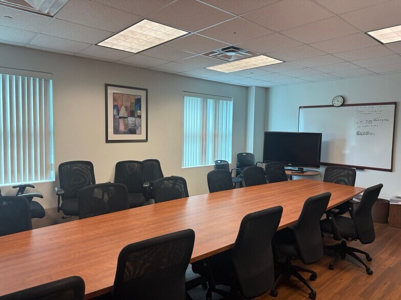 More Photos Of 260 E University Ave, Cincinnati Medical For Sale