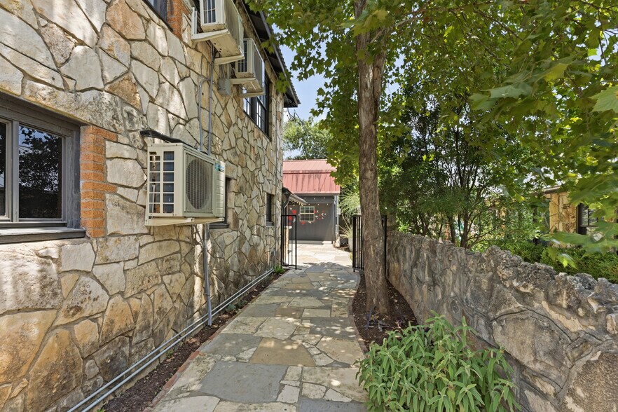 More Photos Of 310 Wimberley Sq, Wimberley Freestanding For Sale