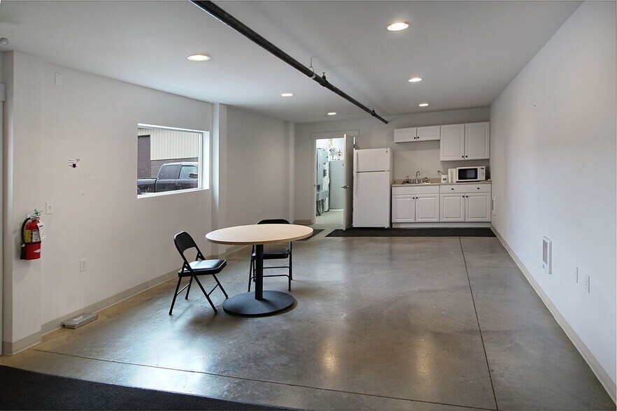 More Photos Of 1106 Airpark Ln, Sandpoint Warehouse For Lease