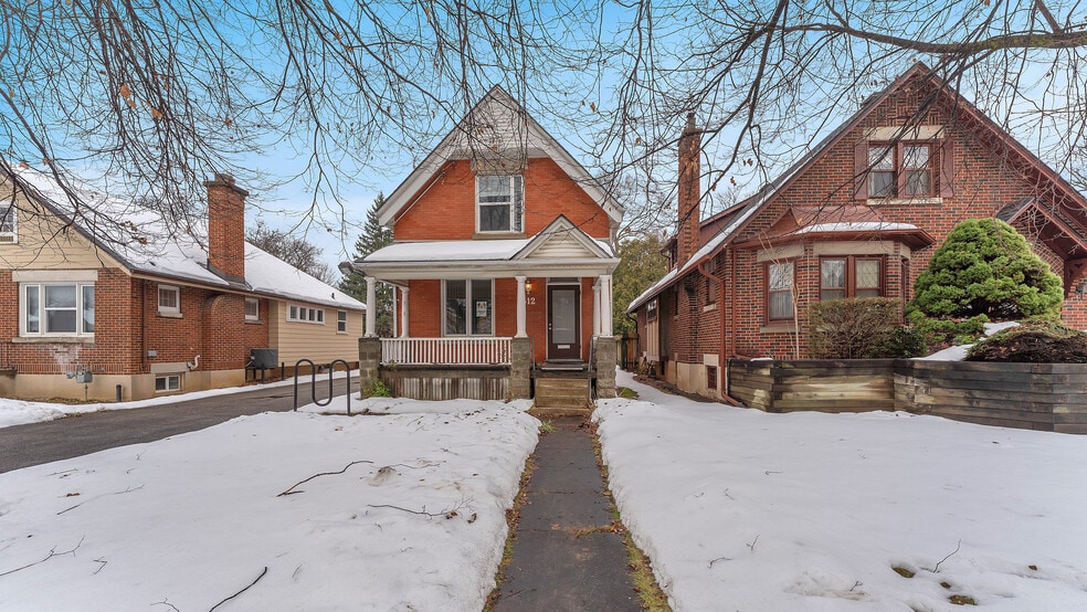 Primary Photo Of 512 Oxford St E, London Medical For Sale