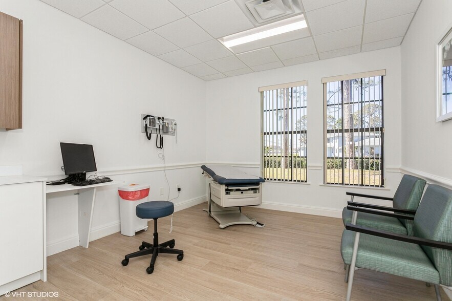 More Photos Of 2520 Tamiami Trl N, Nokomis Medical For Sale