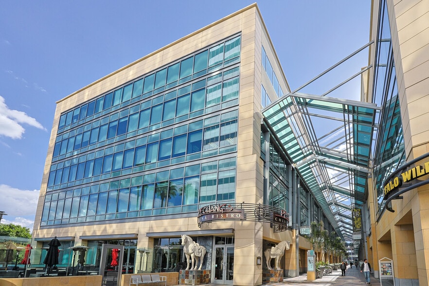 More Photos Of 15301 Ventura Blvd, Sherman Oaks Unknown For Lease