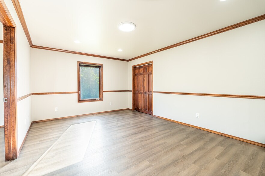 More Photos Of 8984 S Park Rd, Rogers Office For Lease