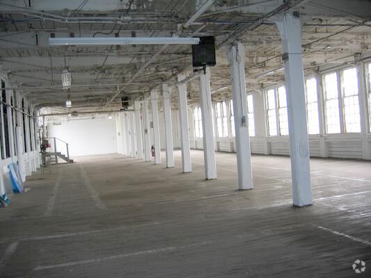 More Photos Of 100 Business St, Hyde Park Unknown For Lease