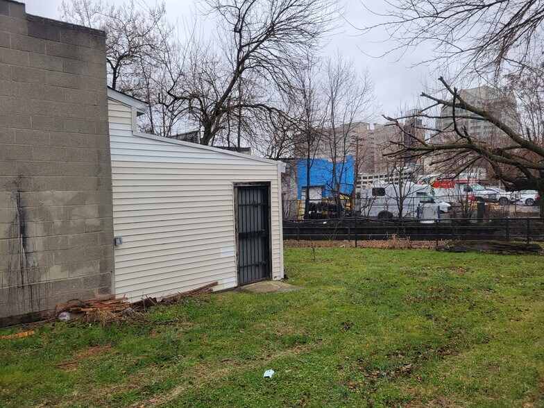 More Photos Of 17-23 Spring St, Trenton General Retail For Sale