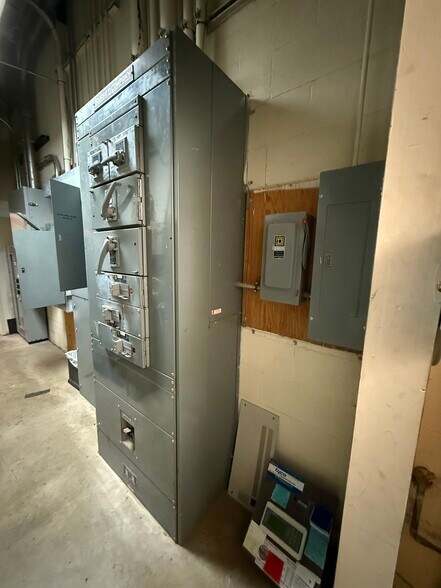 More Photos Of 3910 W Camp Wisdom Rd, Dallas Storefront For Sale