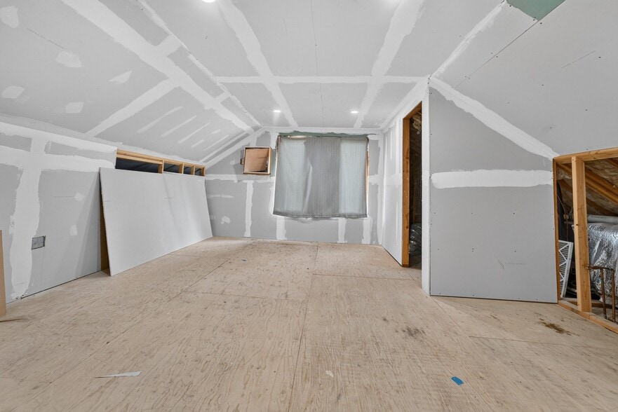 More Photos Of 1523 Parkway Ave, Ewing Showroom For Lease