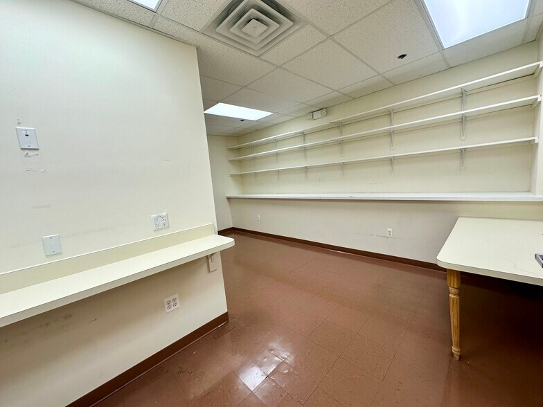 More Photos Of 534-548 Avenue E, Bayonne Office For Sale