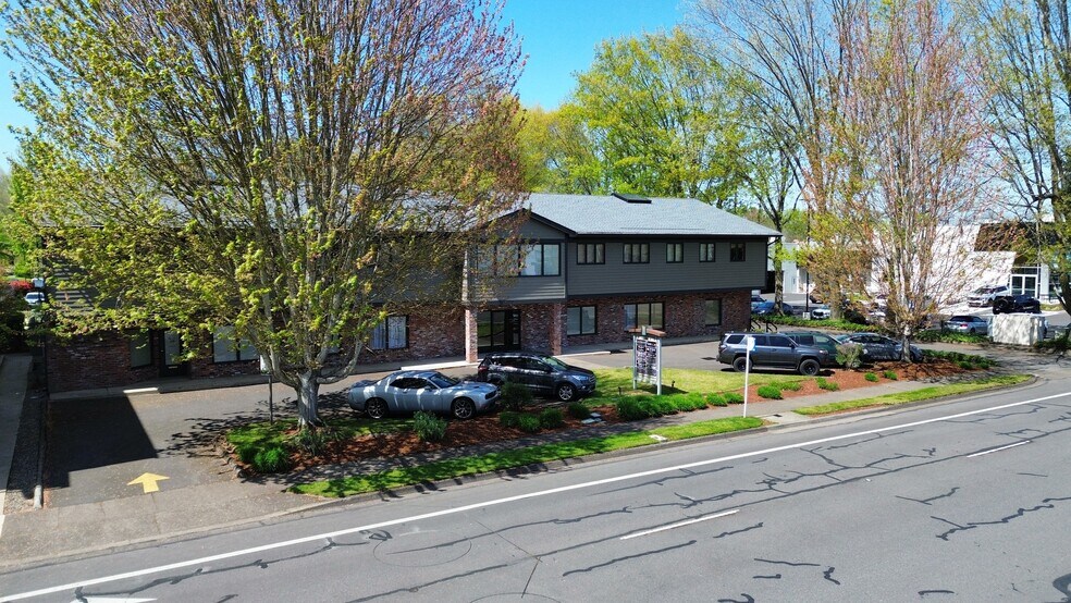 More Photos Of 313-337 Goodpasture Island Rd, Eugene Office For Sale