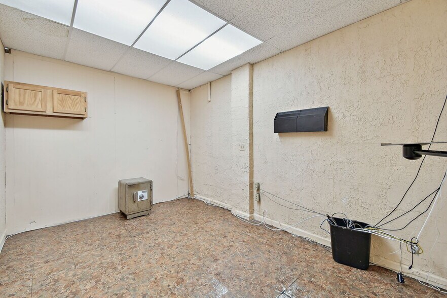 More Photos Of 1956 Kingsley Ave, Orange Park General Retail For Sale