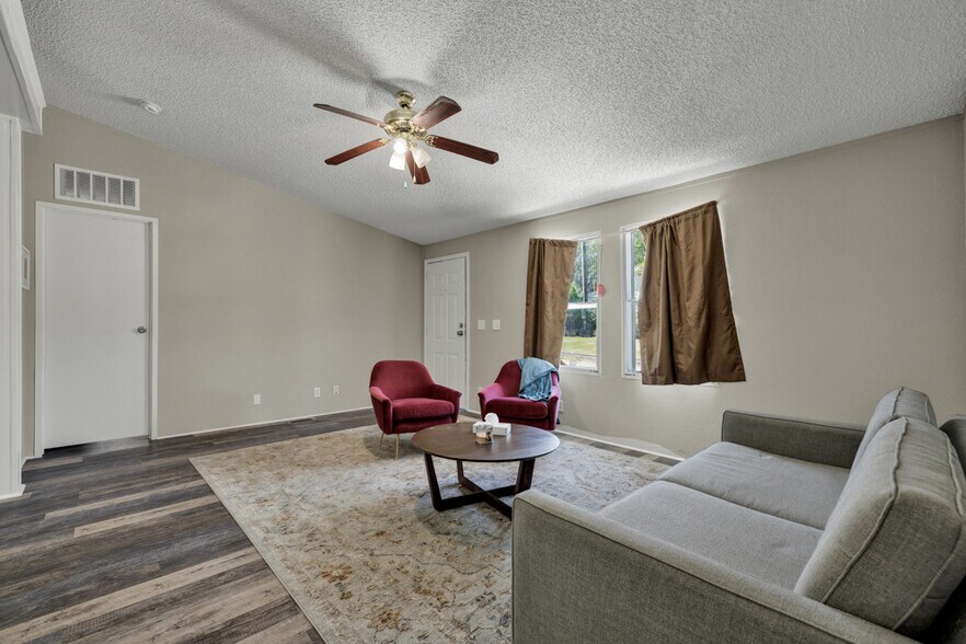 More Photos Of 200 Peggs Pl, Canyon Lake Specialty For Sale