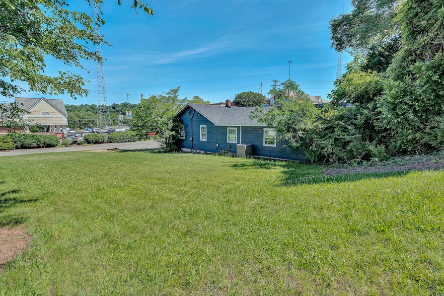 More Photos Of 2302 Winthrop Ave SW, Roanoke Office For Sale