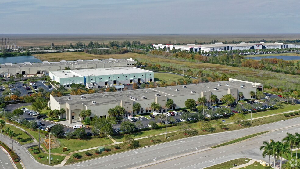 More Photos Of 6001 N Hiatus Rd, Tamarac Warehouse For Lease