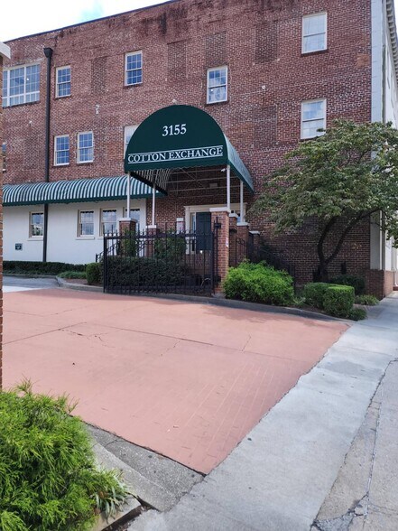 More Photos Of 3155 Roswell Rd NE, Atlanta Office For Sale