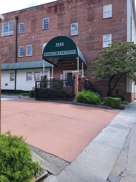 More Photos Of 3155 Roswell Rd NE, Atlanta Office For Sale