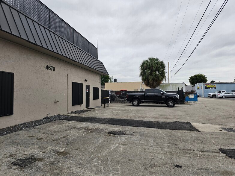 More Photos Of 4670 SW 83rd Ter, Davie Manufacturing For Lease
