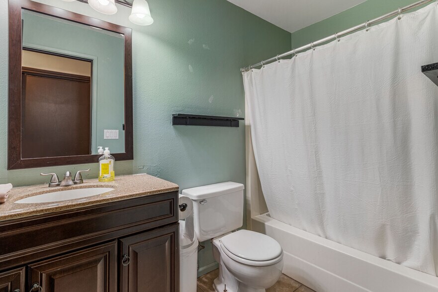 More Photos Of 712 Avenue D, Snohomish Storefront Retail Office For Sale