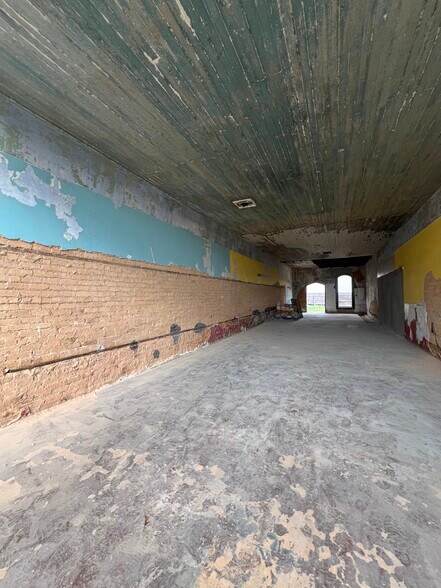 More Photos Of 73 North Ave, Comer Specialty For Lease