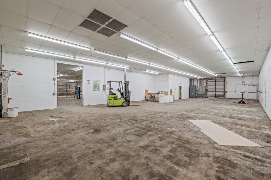 More Photos Of 3041 Gateway Dr, Pompano Beach Warehouse For Sale