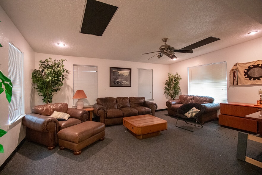 More Photos Of 1577 N FM 157, Mansfield General Retail For Sale