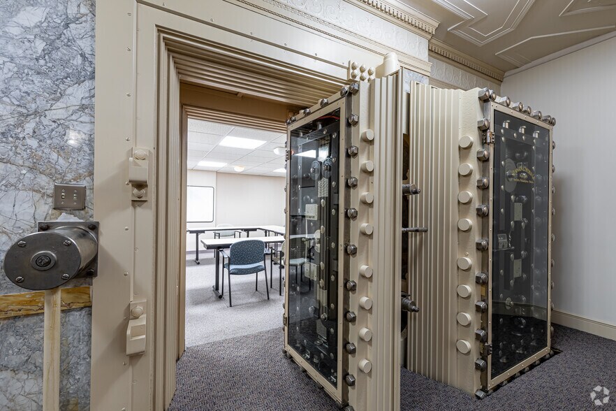 More Photos Of 1351 Main St, Springfield Office For Lease