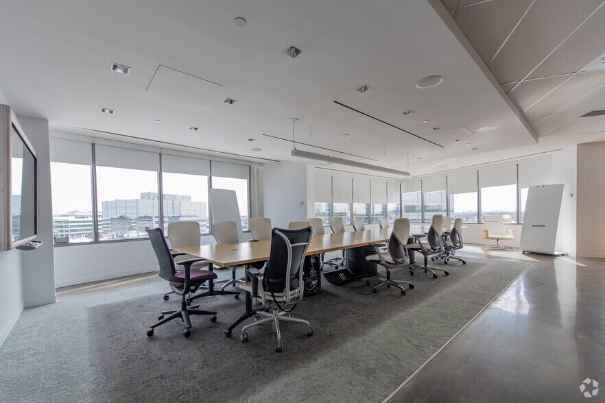 More Photos Of 125 Commerce Valley Dr W, Markham Coworking Space