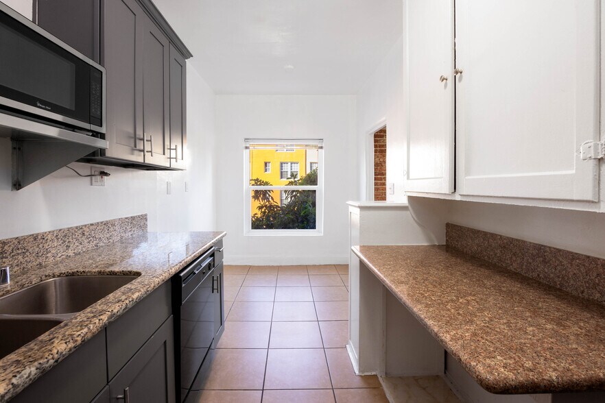 More Photos Of 1848 N Gramercy Pl, Hollywood Apartments For Sale