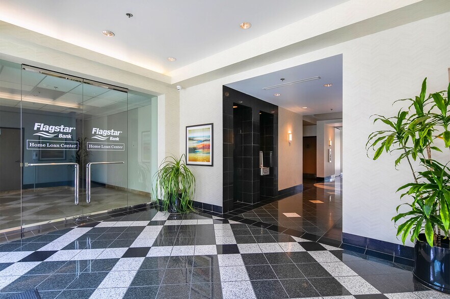 More Photos Of 221 W Crest St, Escondido Office For Sale