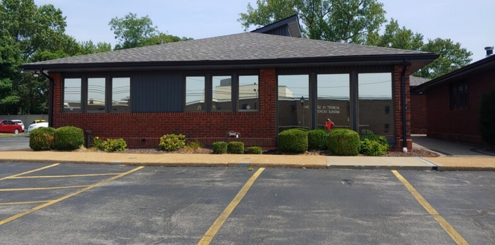 Primary Photo Of 12115 Tesson Ferry Professional Ctr, Saint Louis Medical For Sale