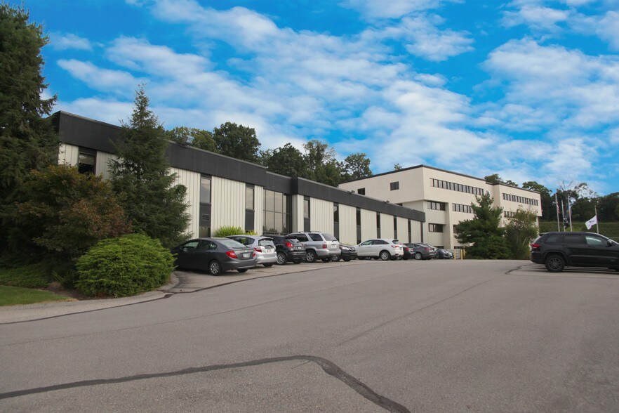 More Photos Of 1000 Park Dr, Lawrence Office For Lease