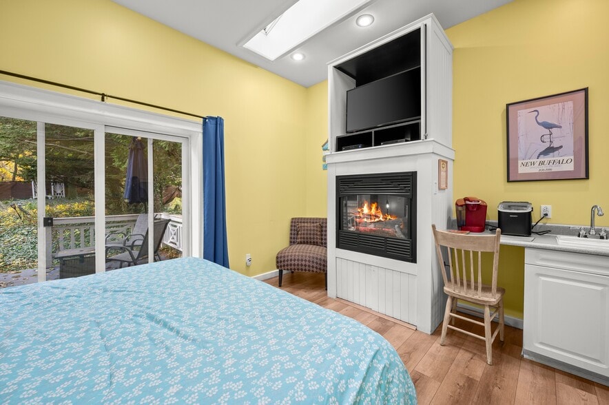 More Photos Of 231 E Buffalo St, New Buffalo Hotel For Sale