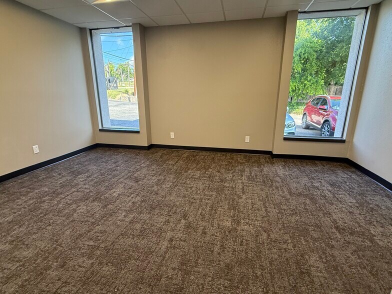 More Photos Of 4420 W Vickery Blvd, Fort Worth Office For Lease