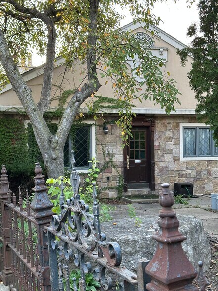 More Photos Of 912 Coolidge Rd, East Lansing Medical For Sale