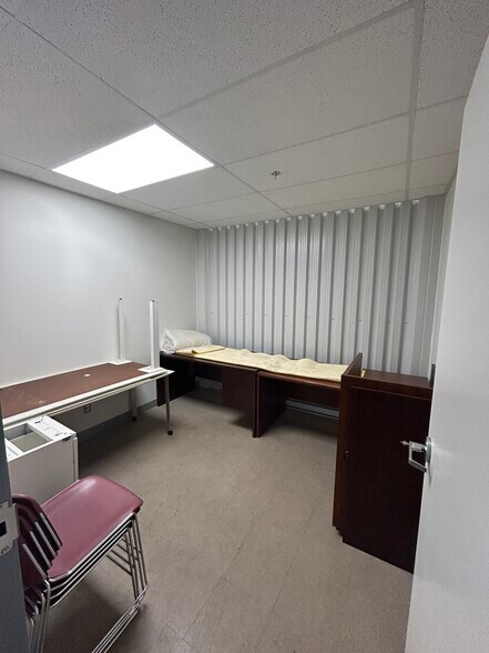 More Photos Of 379B Corduroy Rd, Ottawa Warehouse For Lease