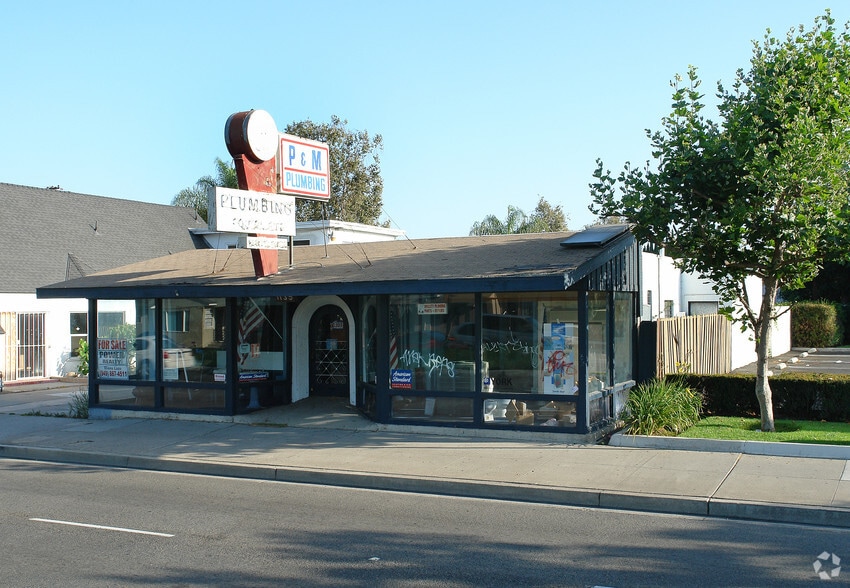 More Photos Of 1139 W 17th St, Santa Ana Freestanding For Lease