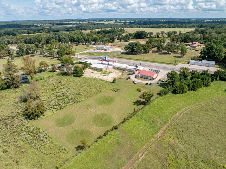 More Photos Of 17589 TX-19 Hwy, Montalba General Retail For Sale