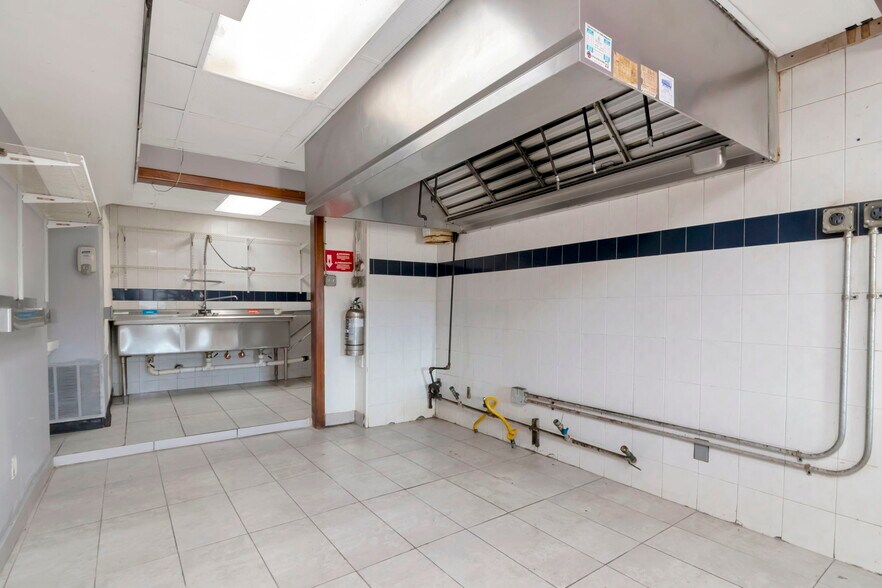 More Photos Of 308 E Waters Ave, Tampa Restaurant For Sale