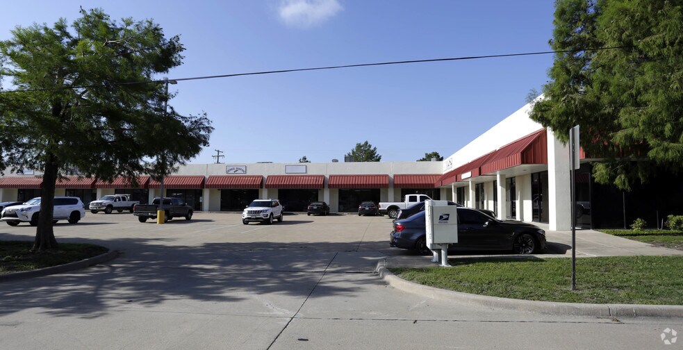 More Photos Of 4500 Ratliff Ln, Addison Showroom For Lease