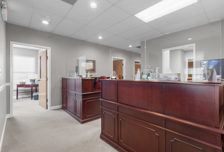 More Photos Of 212 Madison St, Clarksville Office For Lease