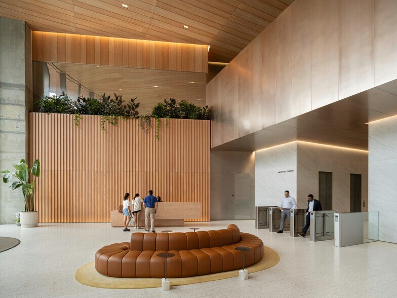 More Photos Of 1550 Lamar St, Houston Office For Lease