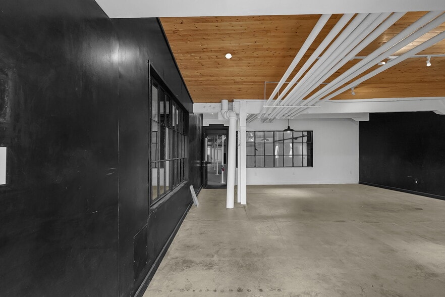 More Photos Of 1150-1180 Corrugated Way, Columbus Warehouse For Lease