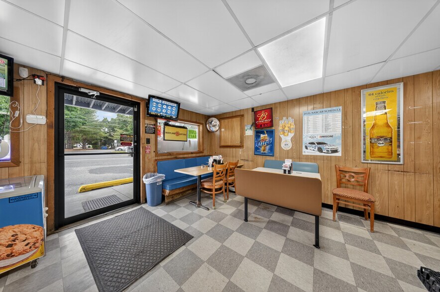More Photos Of 105 Whiteleysburg Rd, Greensboro Convenience Store For Sale
