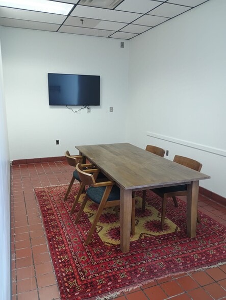 More Photos Of 215 Marvin Miller Dr SW, Atlanta Light Distribution For Lease