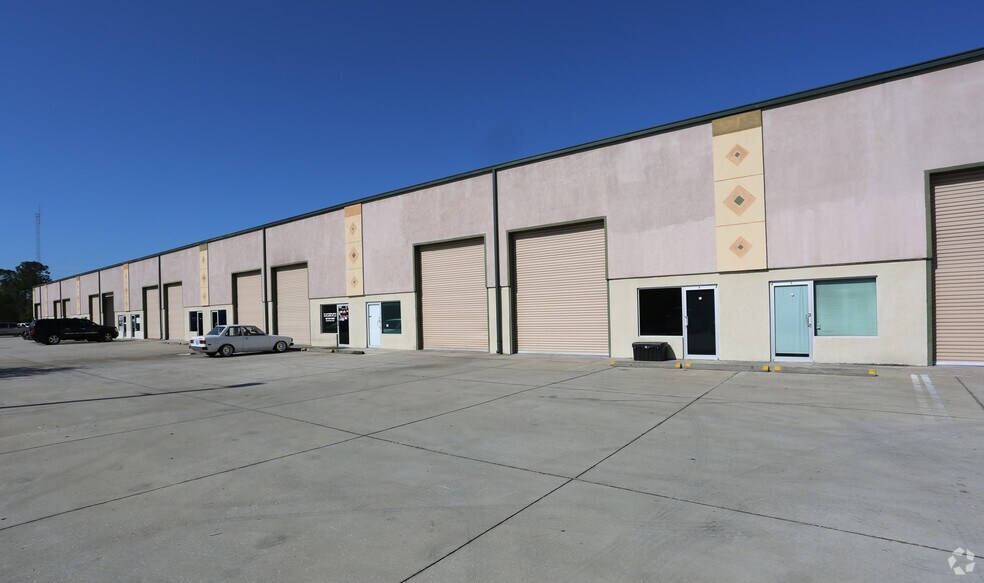 Primary Photo Of 1404 Hamlin Ave, Saint Cloud Warehouse For Lease