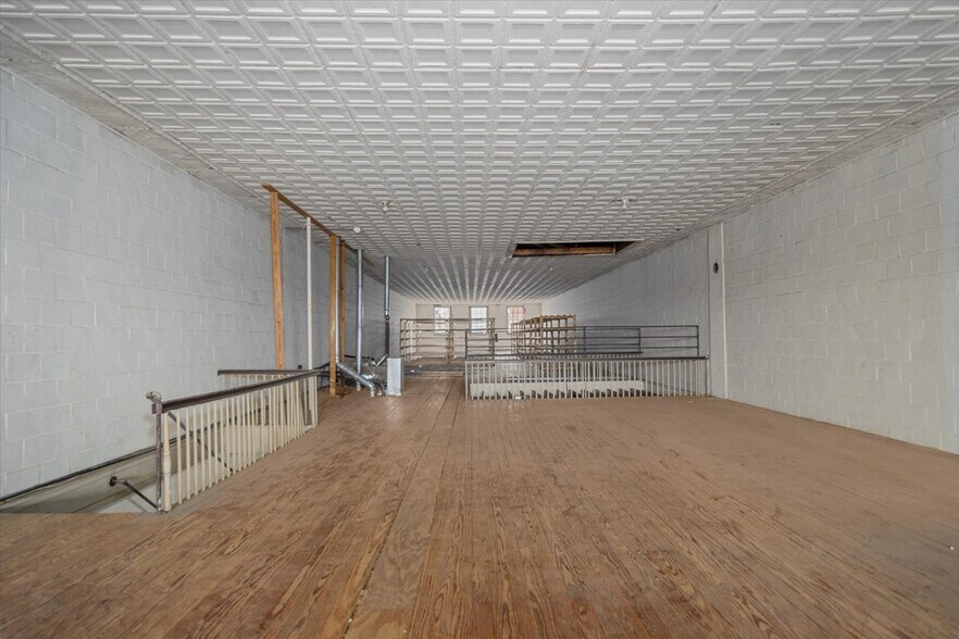 More Photos Of 117 E Lufkin Ave, Lufkin General Retail For Sale